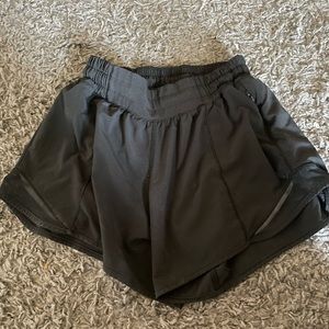 Lululemon hotty hots size 2 length 2.5 hardly wore